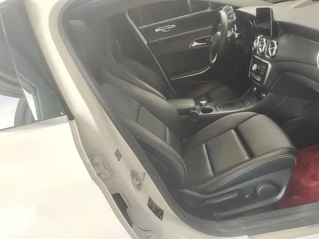 Mercedes-Benz GLA 2017 GLA 200 Dynamic фото 25