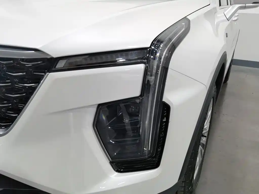 Cadillac XT4 2026 2024 Facelift 28T 2WD Luxury