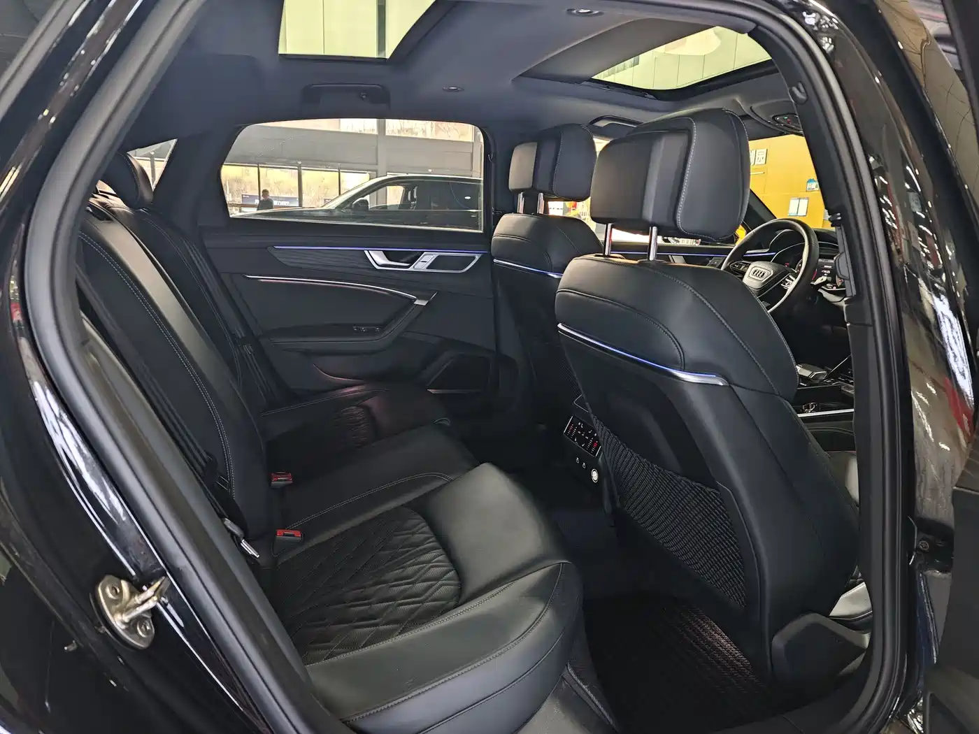 Фото 15 - Audi A6L