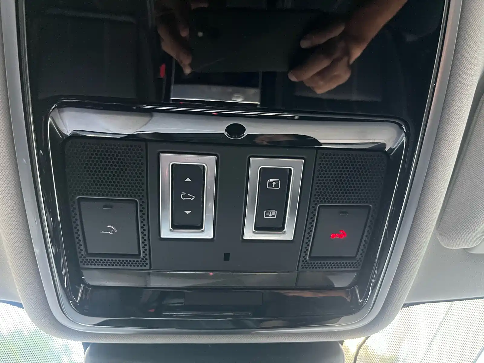 صورة 34 - Land Rover Range Rover Velar