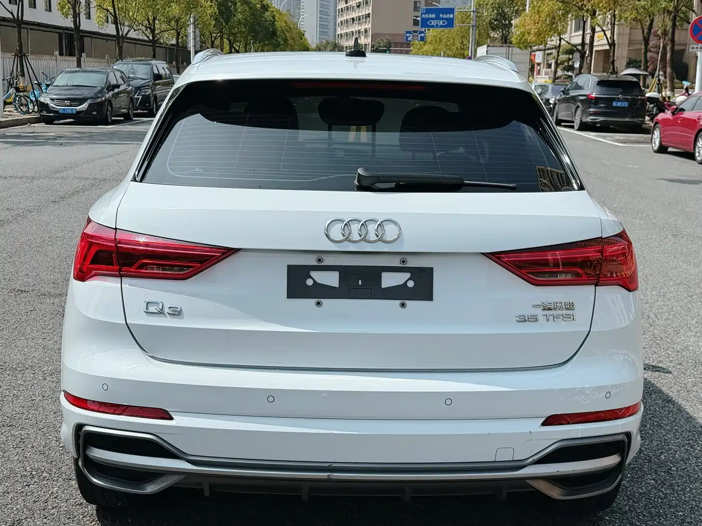 AUDI Q3