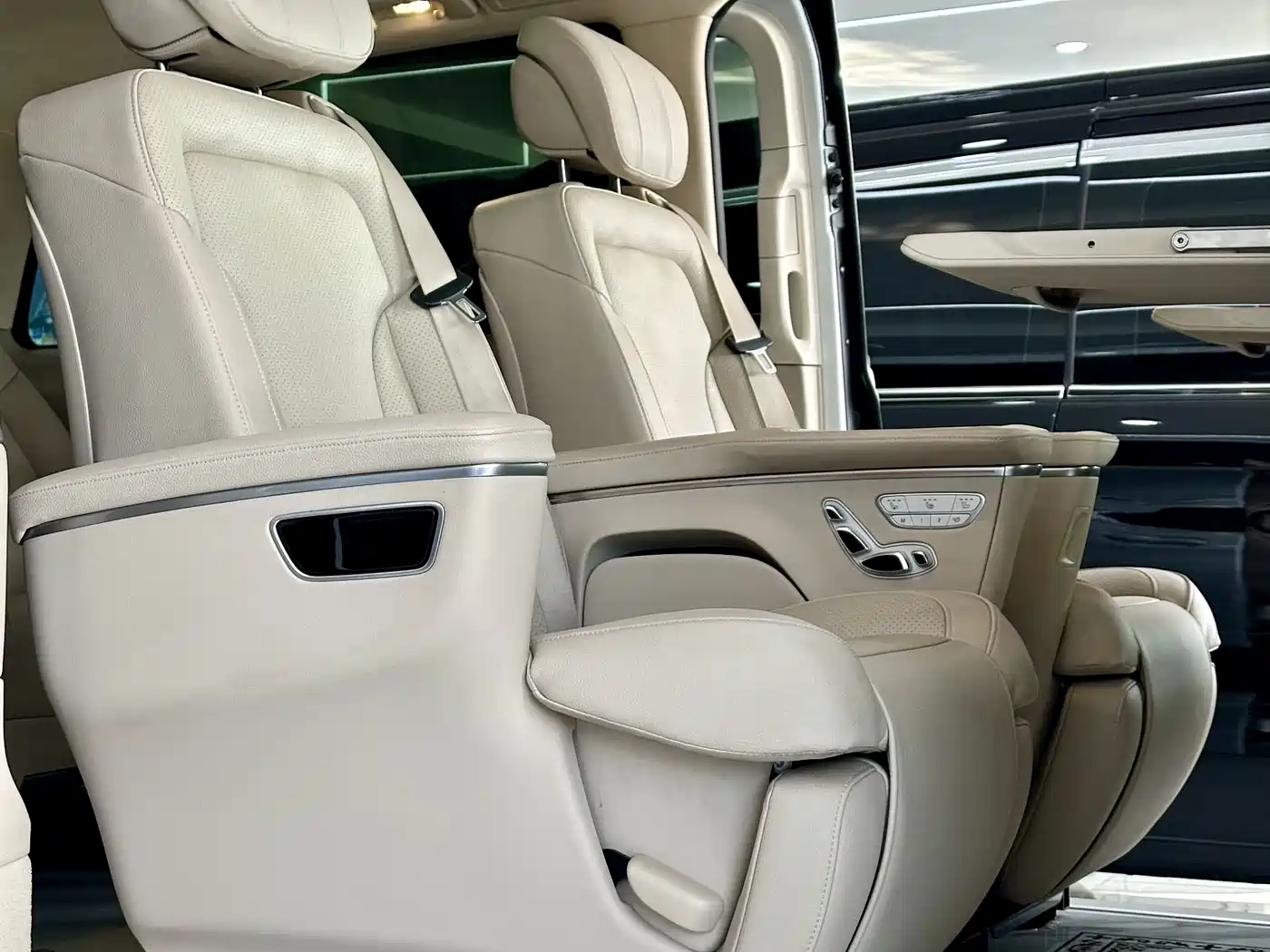 Mercedes-Benz V-Class 2022 V 260 L Long Wheelbase Prestige Edition фото 14