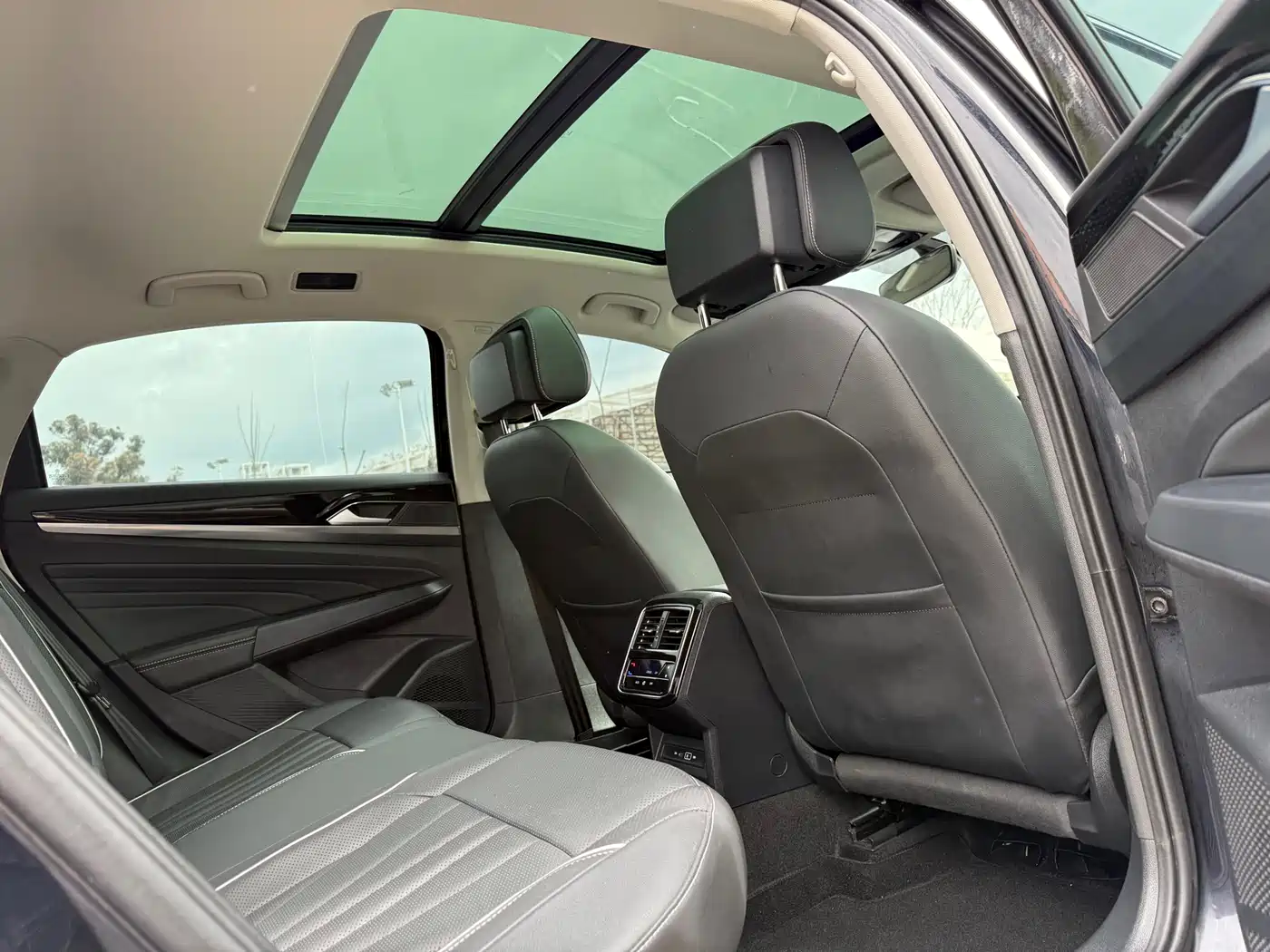 Volkswagen Passat 2024 380TSI Elite Edition фото 14