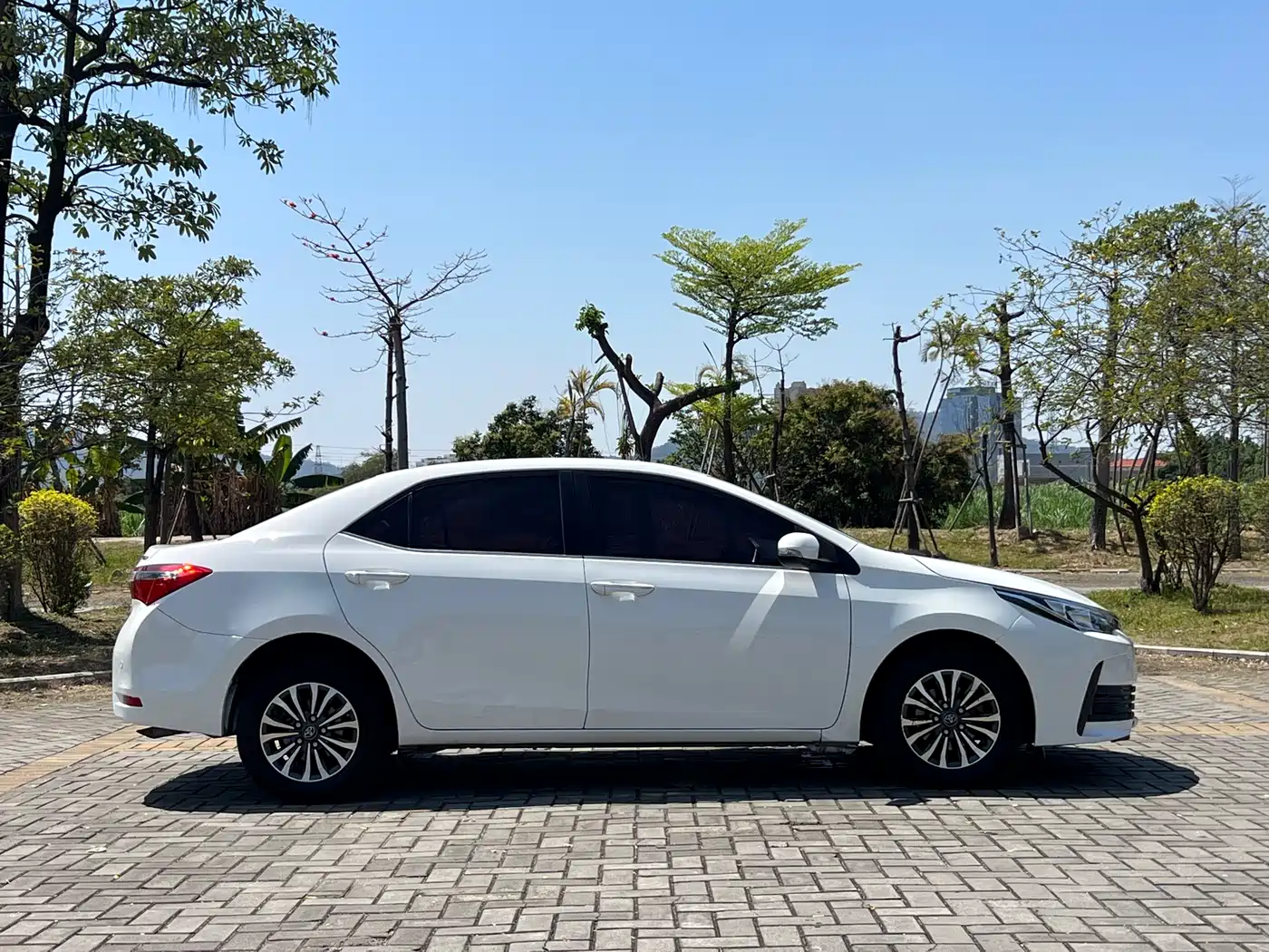Toyota Corolla 2017 Facelift 1.2T S-CVT GL фото 4
