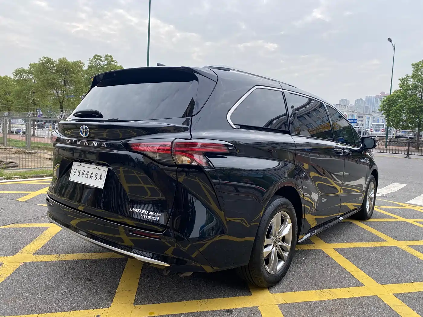 Toyota Sienna 2021 2.5L Hybrid Ultimate Edition фото 8