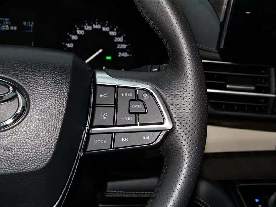 Toyota Sienna 2024 2.5L Hybrid 4WD Premium Edition фото 28