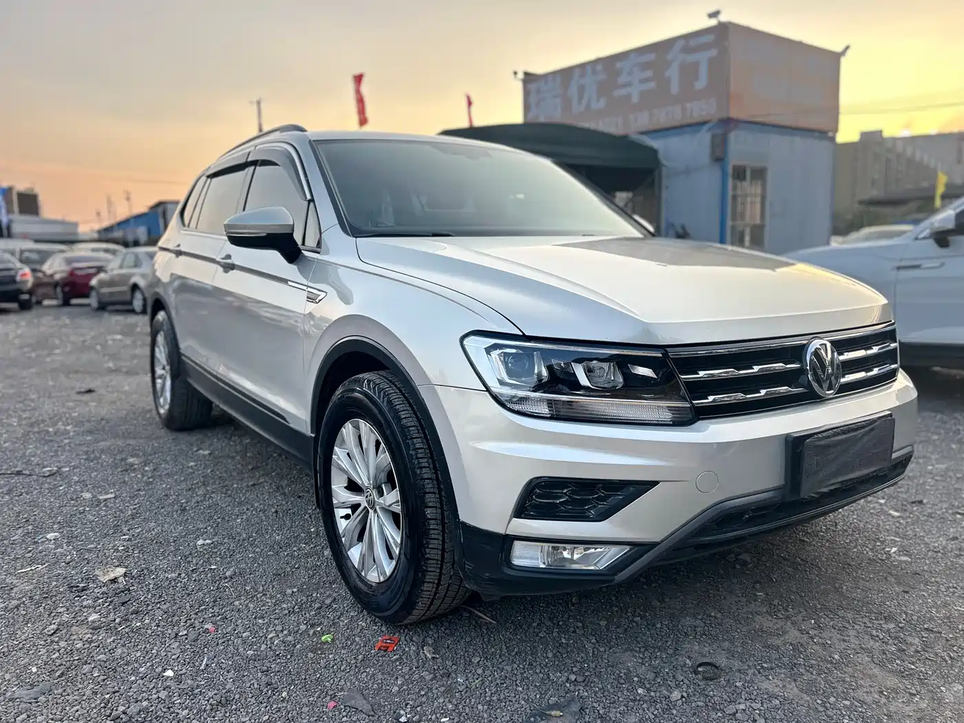 Volkswagen Tiguan L 2017 330TSI Automatic 2WD Trend Edition фото 3