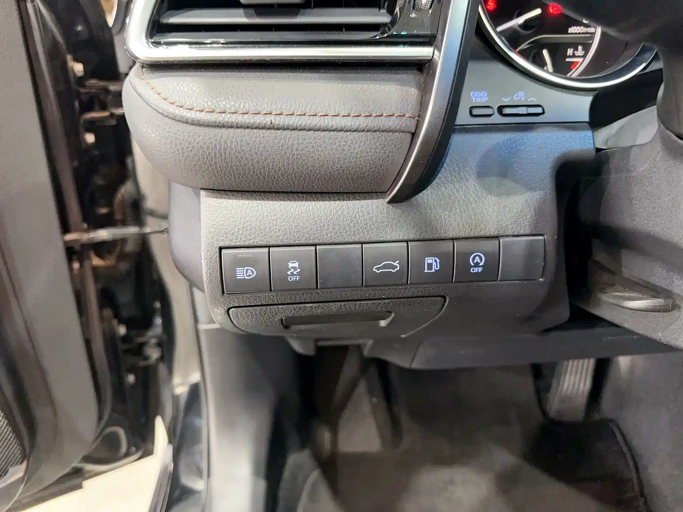 Toyota Camry 2018 2.0G Luxury Edition фото 5