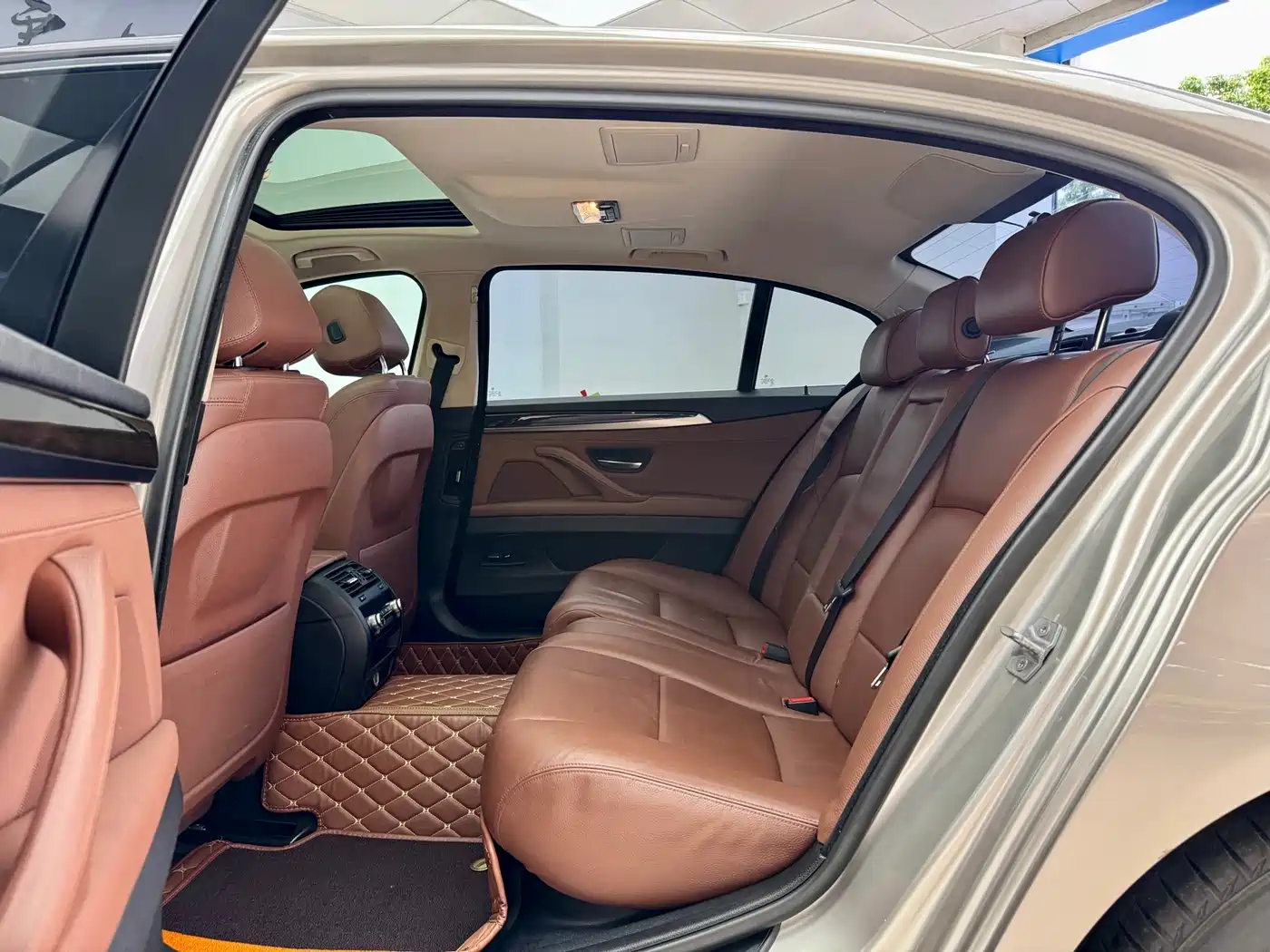 BMW 5 Series 2014 528Li Leading Edition фото 9