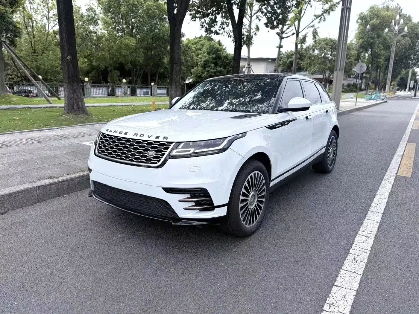 Фото 1 - Land Rover Range Rover Velar