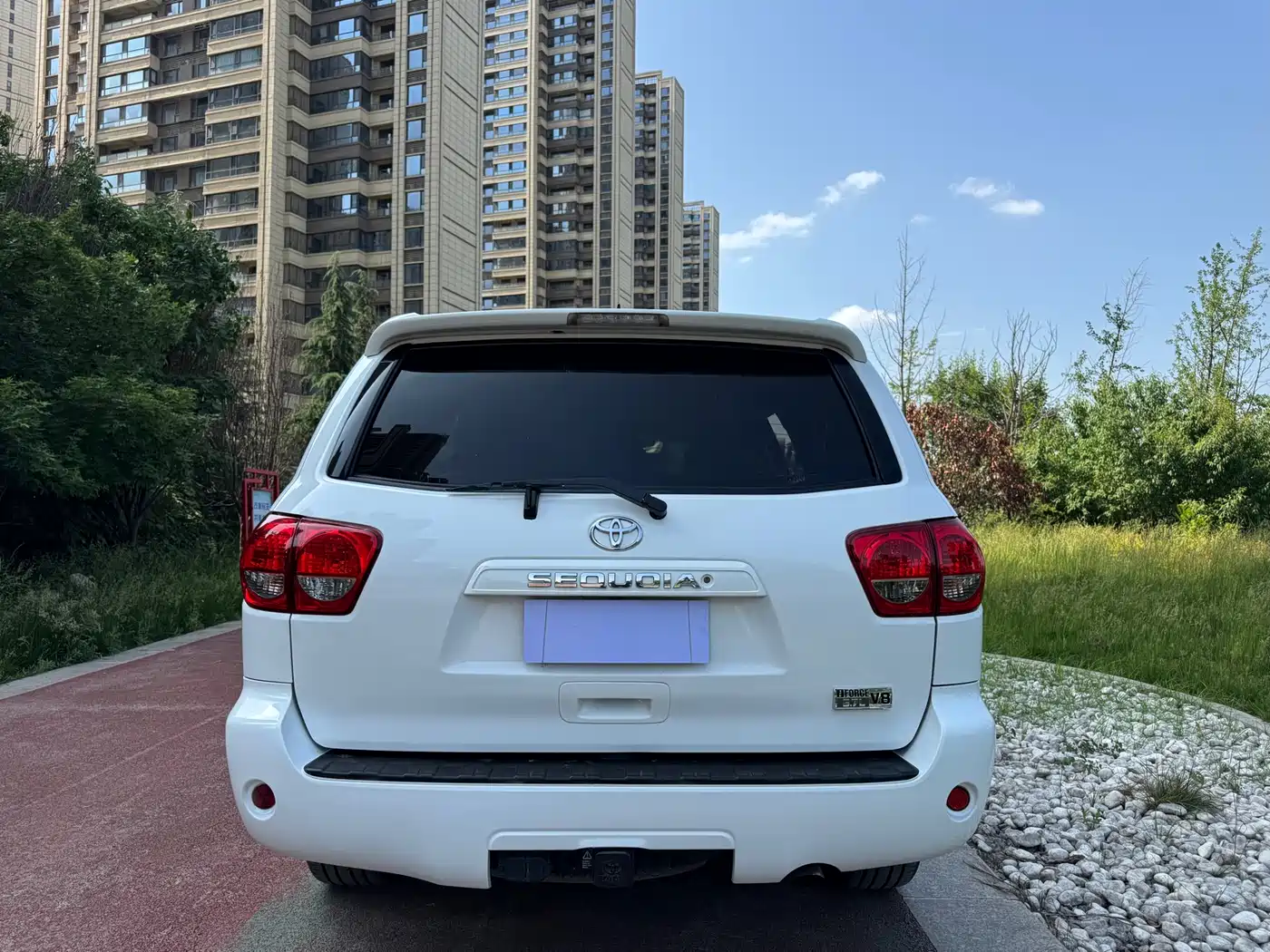 Toyota Sequoia 2010 5.7 Platinum Edition фото 5