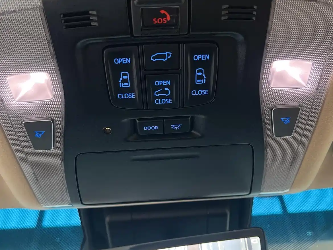 Toyota Alphard 2021 Hybrid 2.5L Luxury фото 28