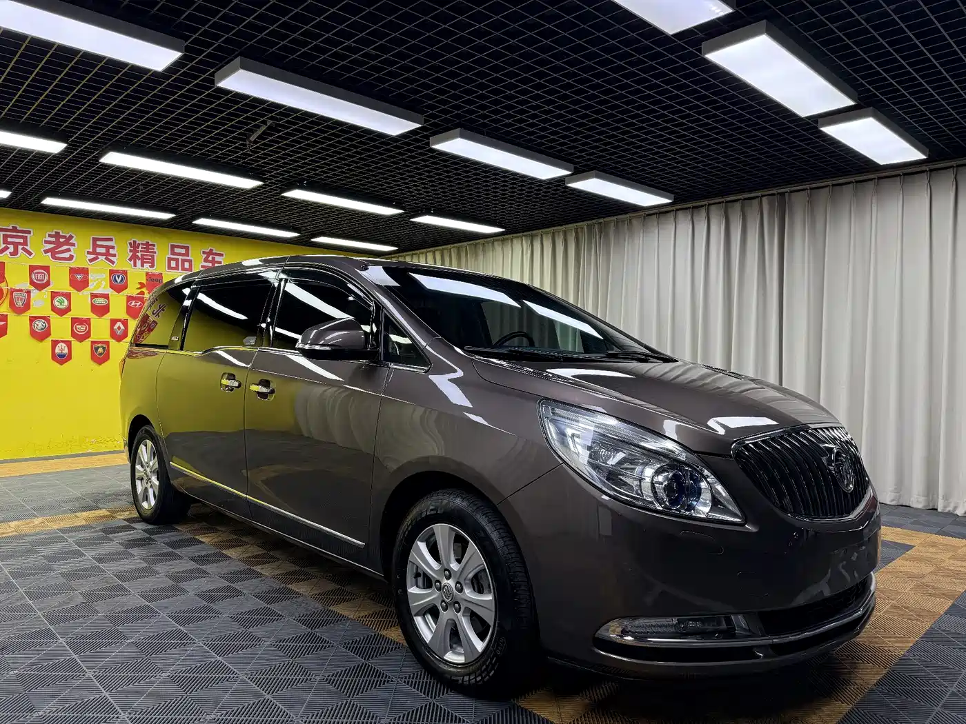 Buick GL8 2014 3.0L XT Luxury Business Flagship фото 3