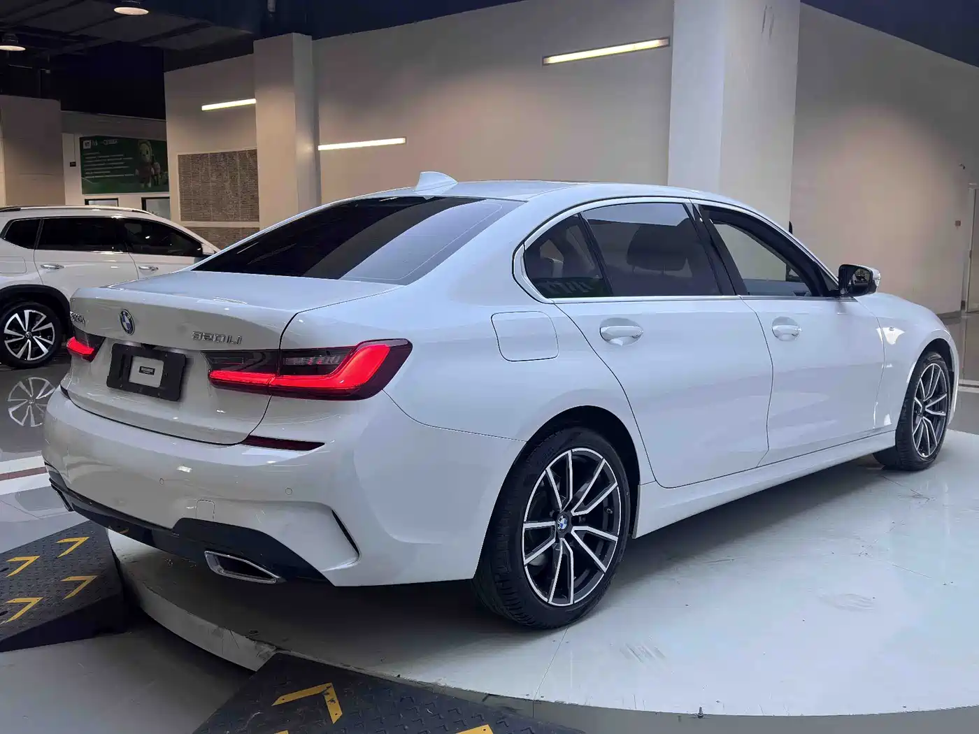 BMW 3 Series 2022 320Li M Sport Package фото 8