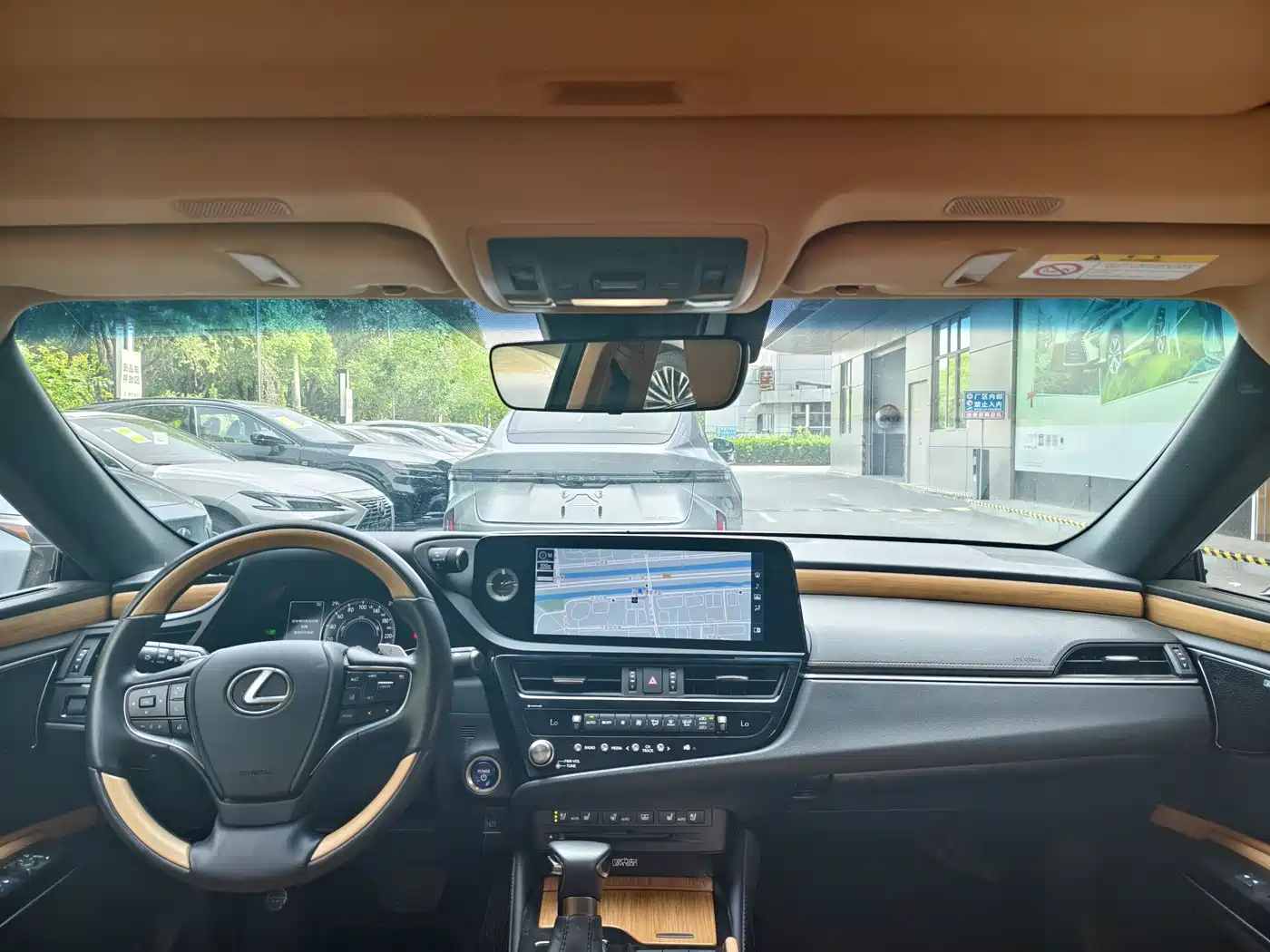 Lexus ES 2022 300h Executive Edition фото 8