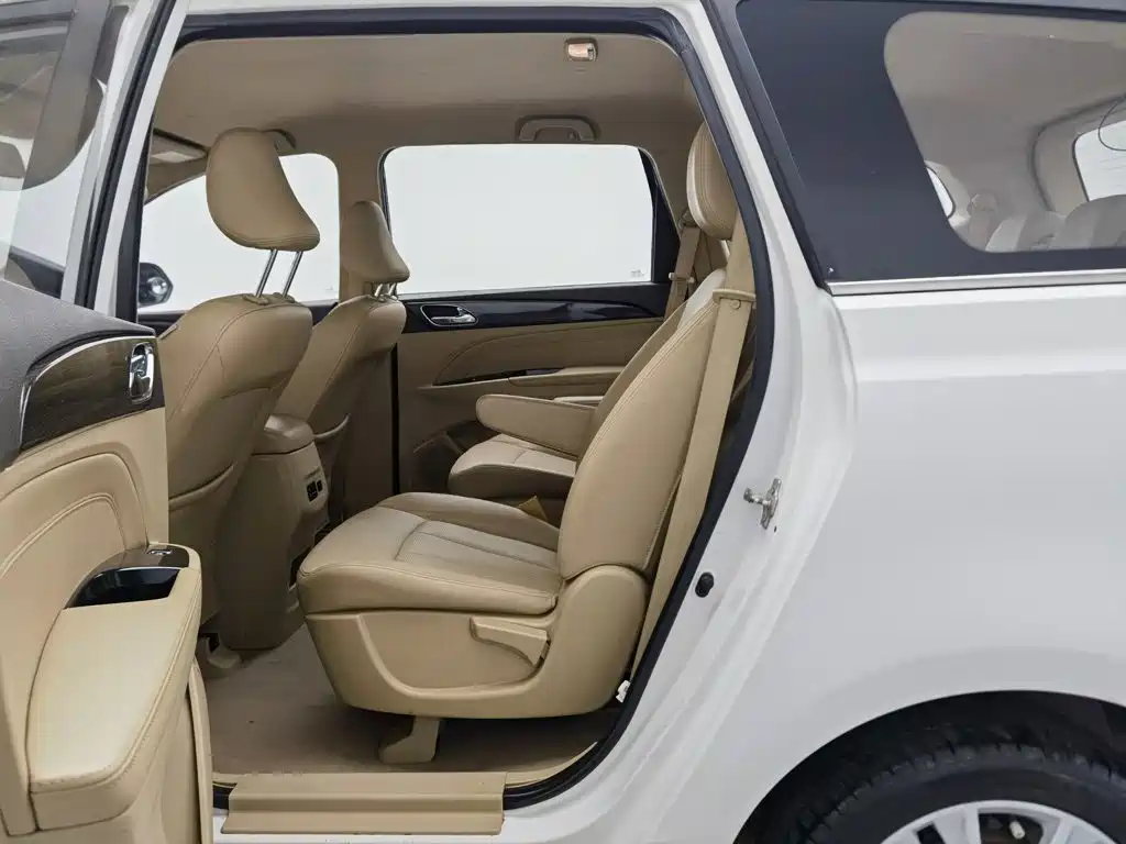 Photo 15 - Baojun 730