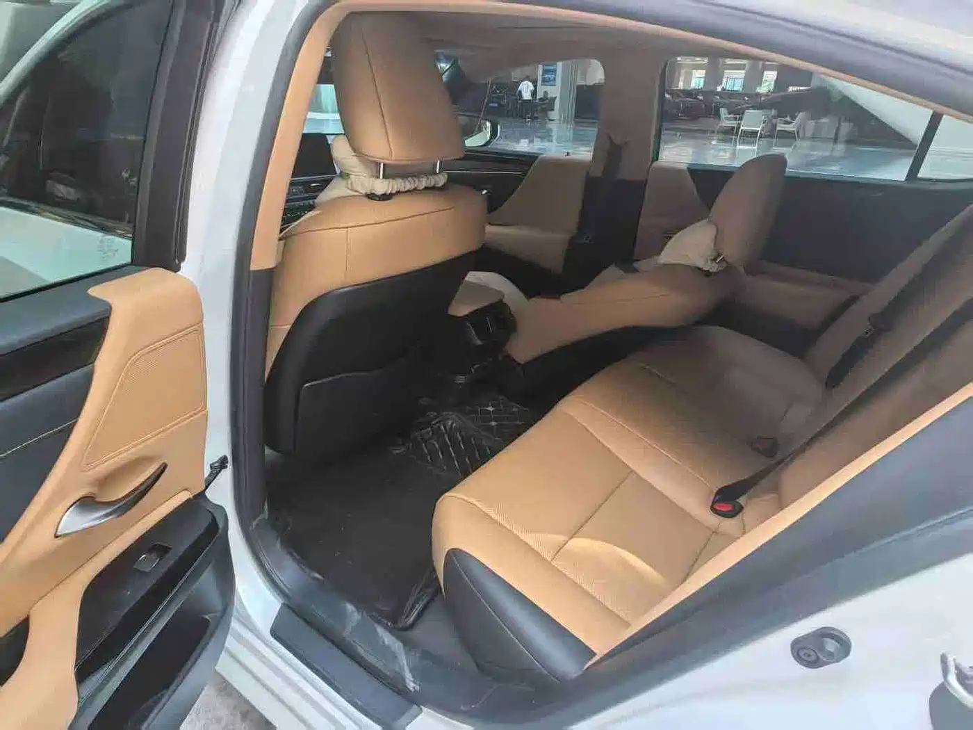 Фото 8 - Lexus ES