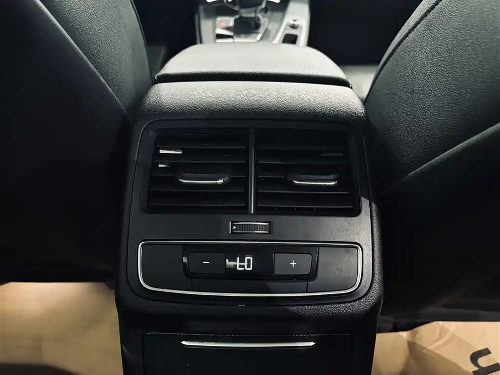 Audi A4L 2022 40 TFSI Fashion Dynamic фото 23