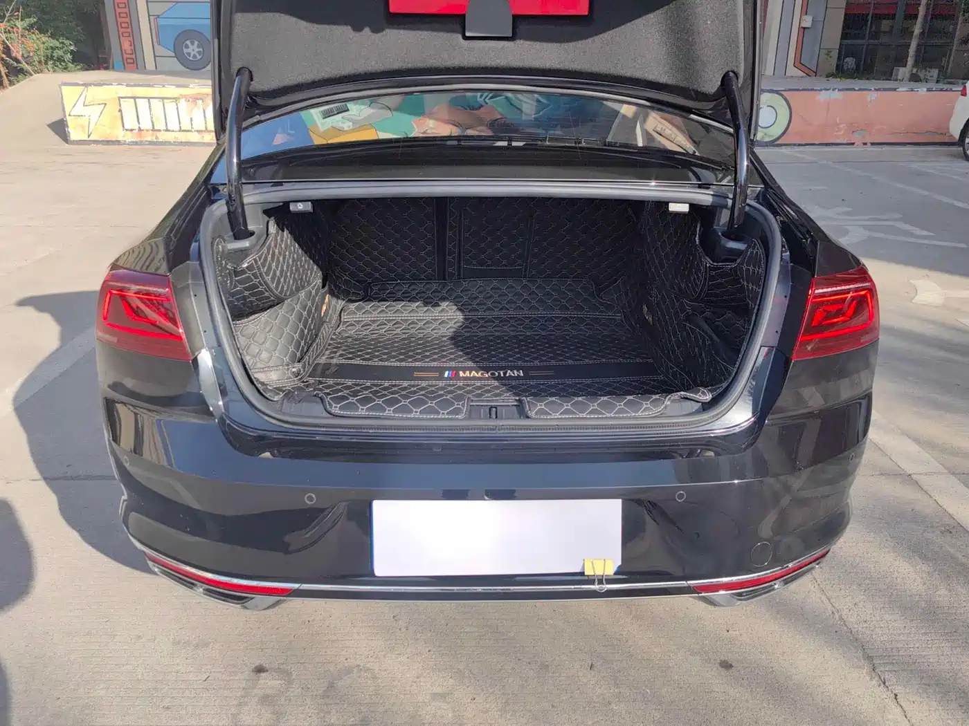 Volkswagen Magotan 2023 Model 2 Million Commemorative Edition 330TSI DSG Luxury фото 12
