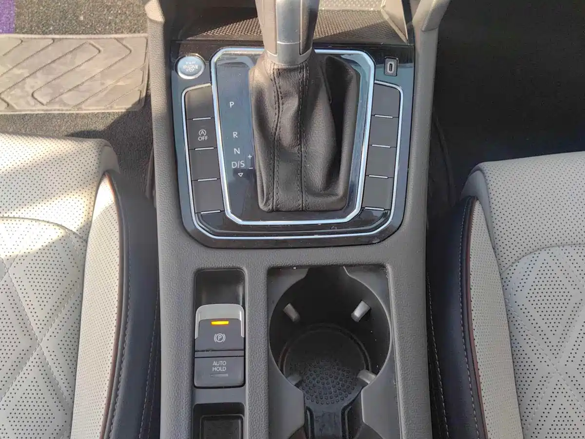 Volkswagen Magotan 2023 Model 2 Million Commemorative Edition 330TSI DSG Luxury фото 11