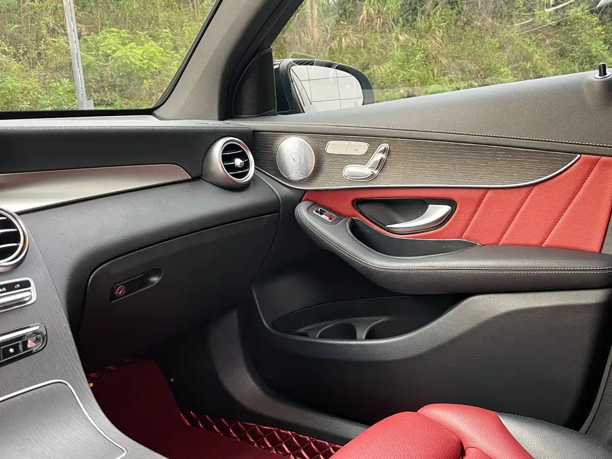 Mercedes-Benz GLC Coupe 2020 GLC 300 4MATIC Coupe SUV фото 16
