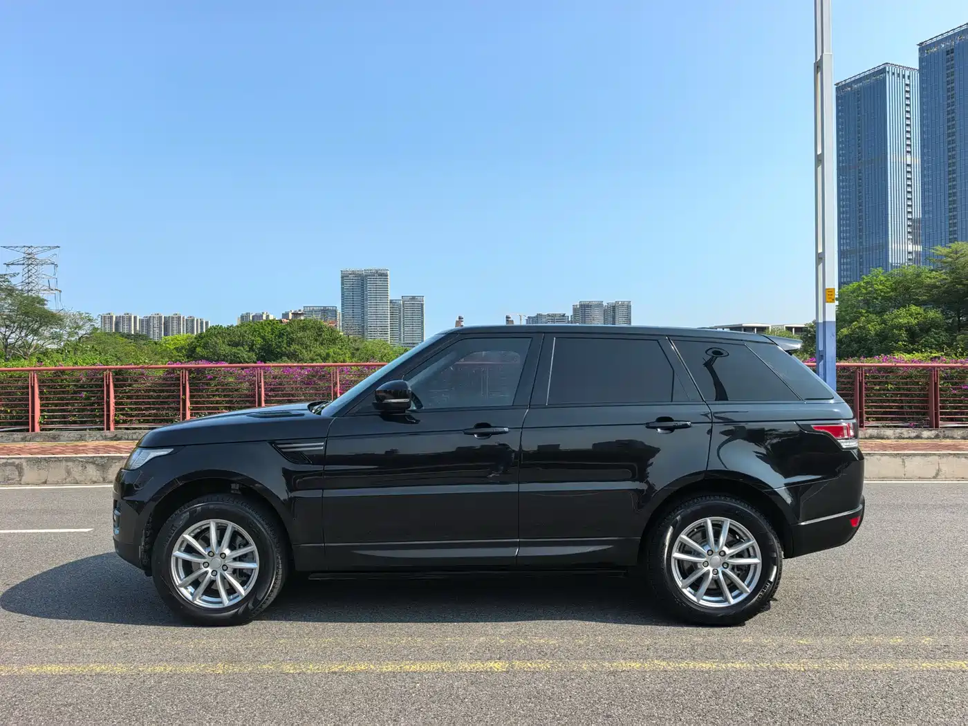 Land Rover Range Rover Sport 2016 Model 3.0 SC V6 SE фото 23