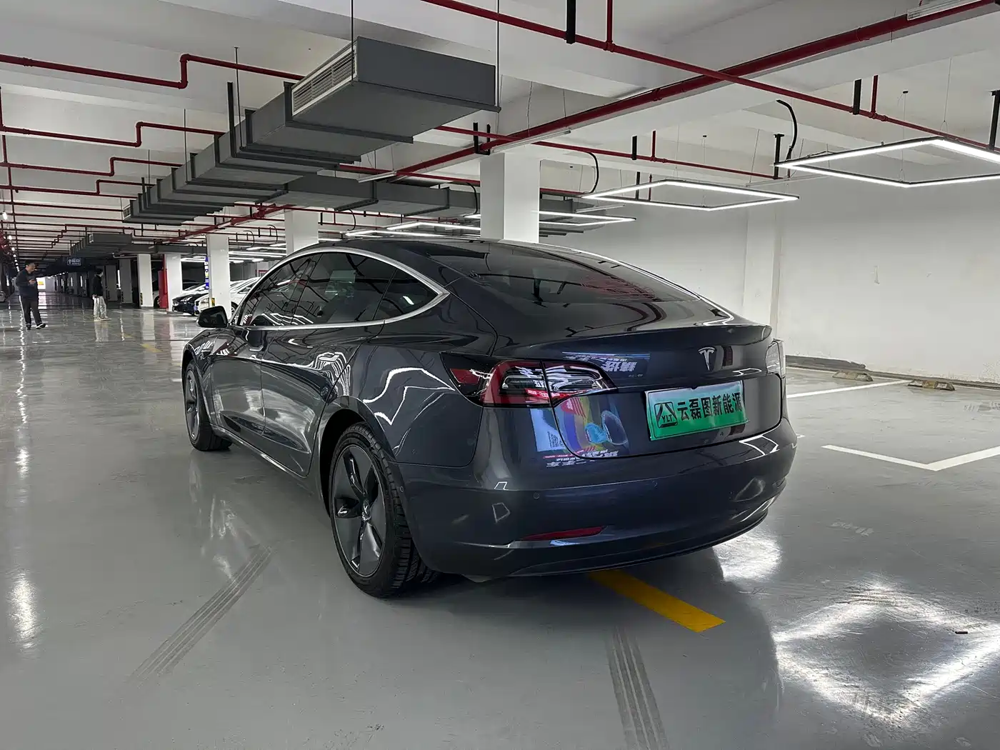 TESLA MODEL 3