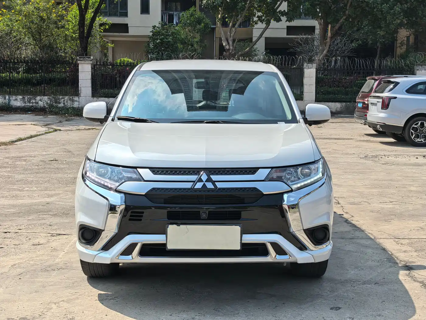 MITSUBISHI OUTLANDER
