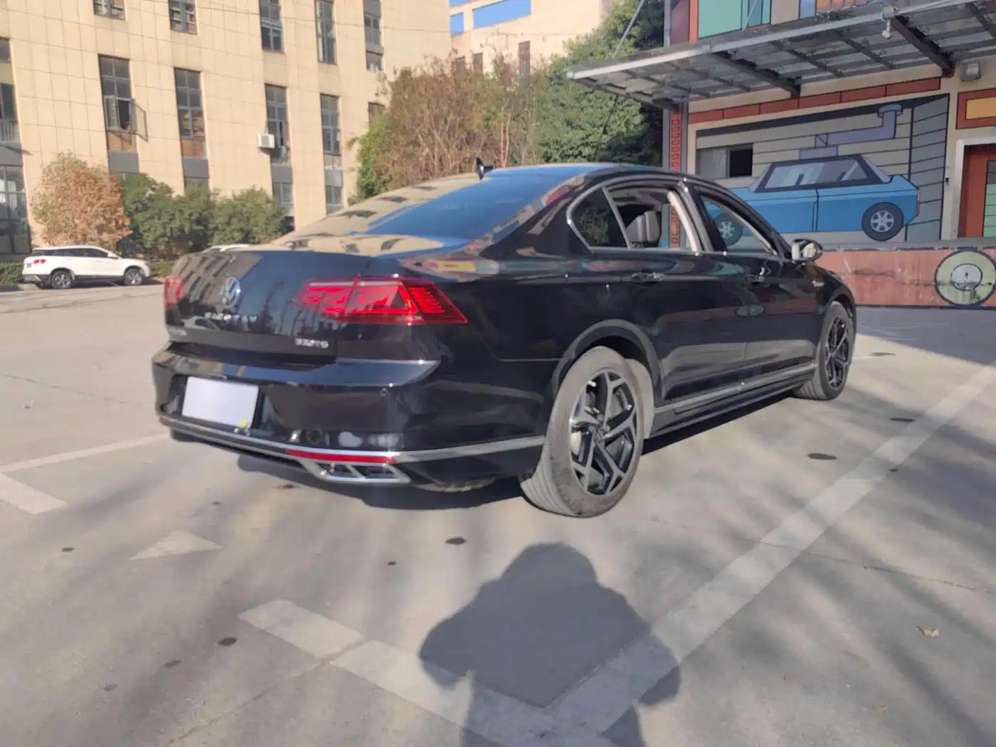 Volkswagen Magotan 2023 Model 2 Million Commemorative Edition 330TSI DSG Luxury фото 15