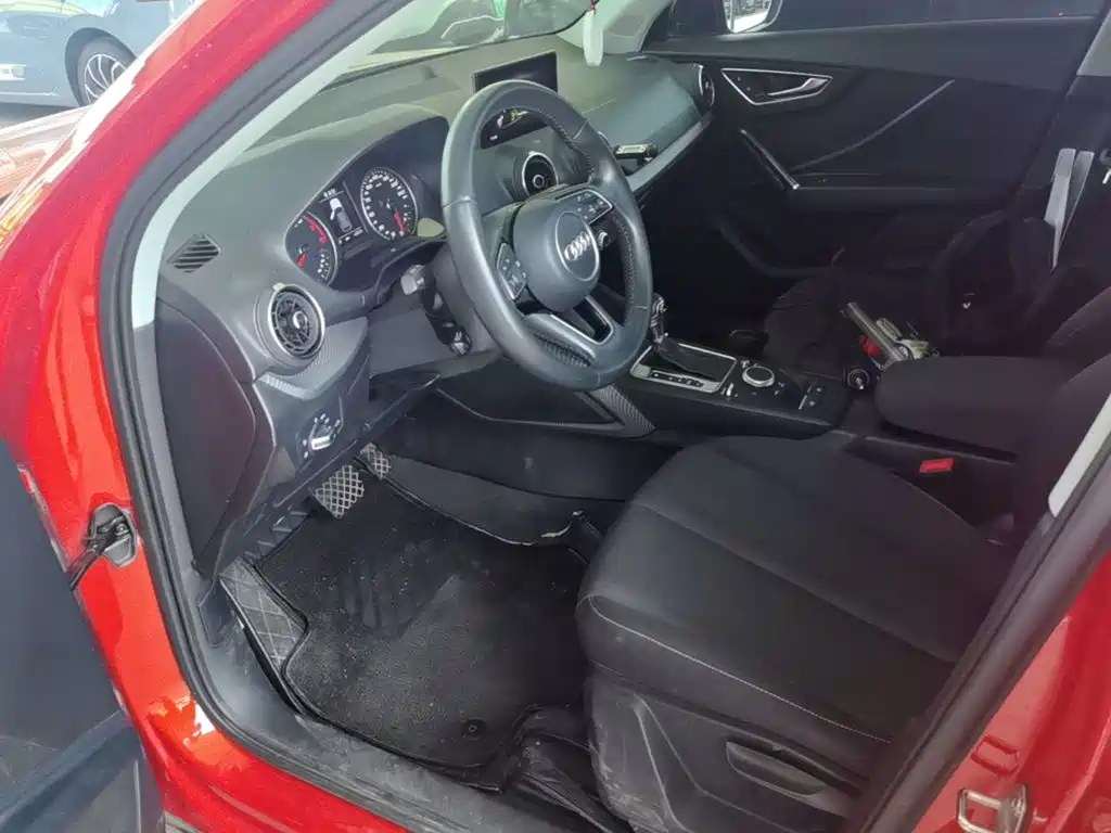 Фото 15 - Audi Q2L
