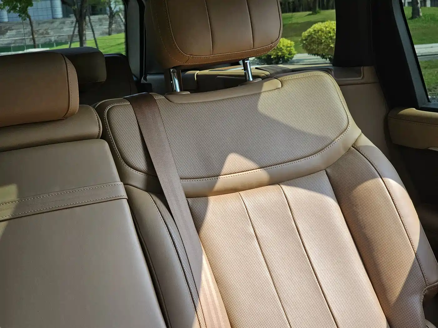 Land Rover Range Rover 2023 3.0 L6 400PS Golden Age 7-Seater Long Wheelbase фото 26