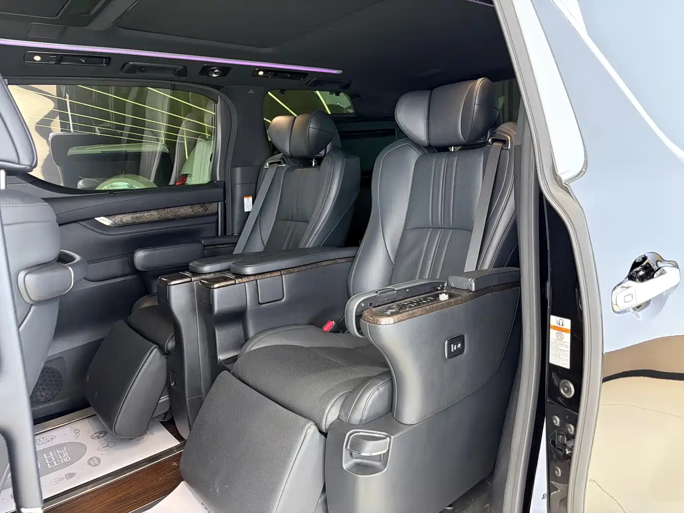 Toyota Alphard 2021 Hybrid 2.5L Premium фото 19