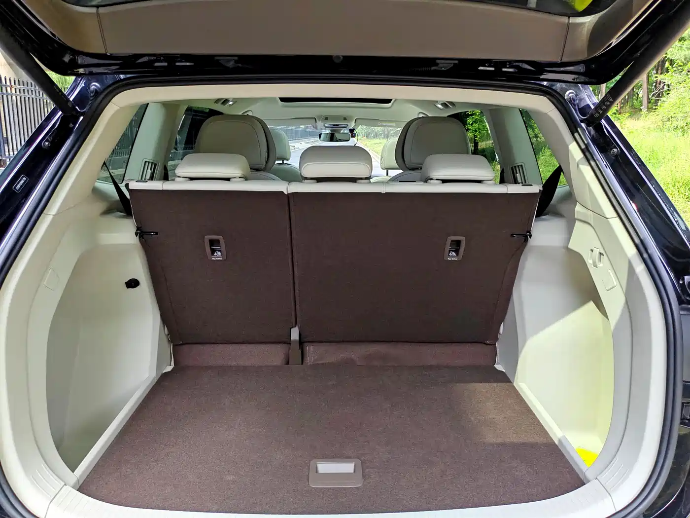 Volkswagen Viloran 2022 380TSI Premium Edition фото 15