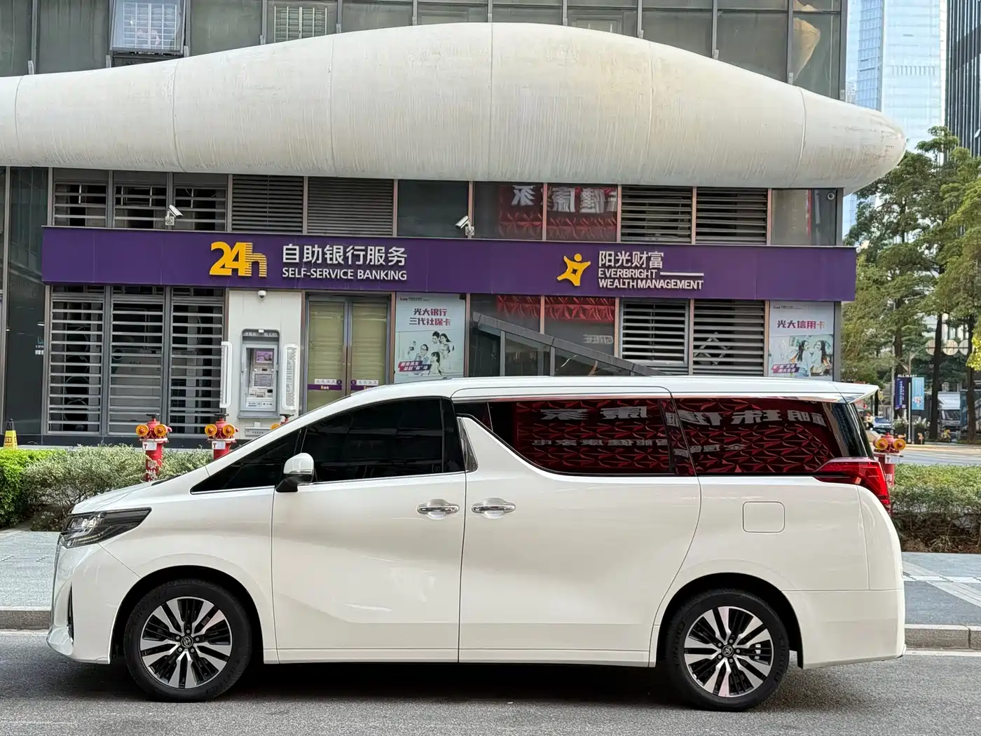 Toyota Alphard 2018 Facelift 3.5L Luxury Edition фото 4