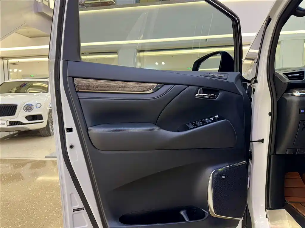 Toyota Vellfire 2021 Crown Hybrid 2.5L HV Premium Edition фото 11