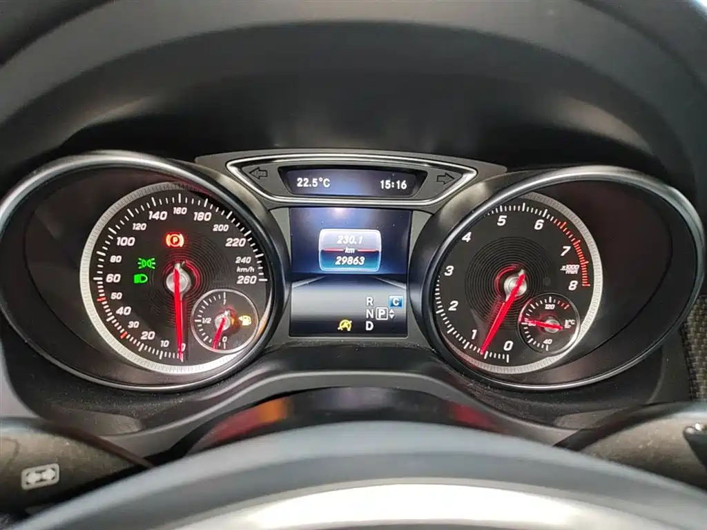 Mercedes-Benz GLA 2017 GLA 200 Dynamic фото 8