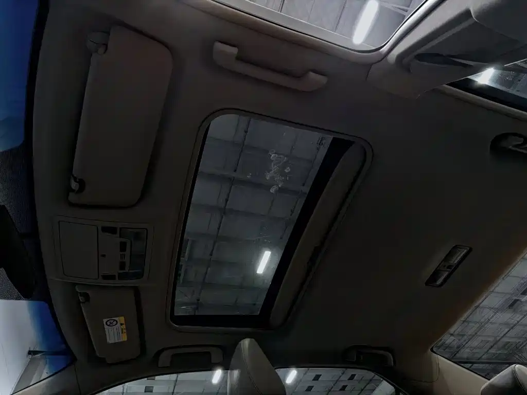 Photo 14 - Toyota Camry