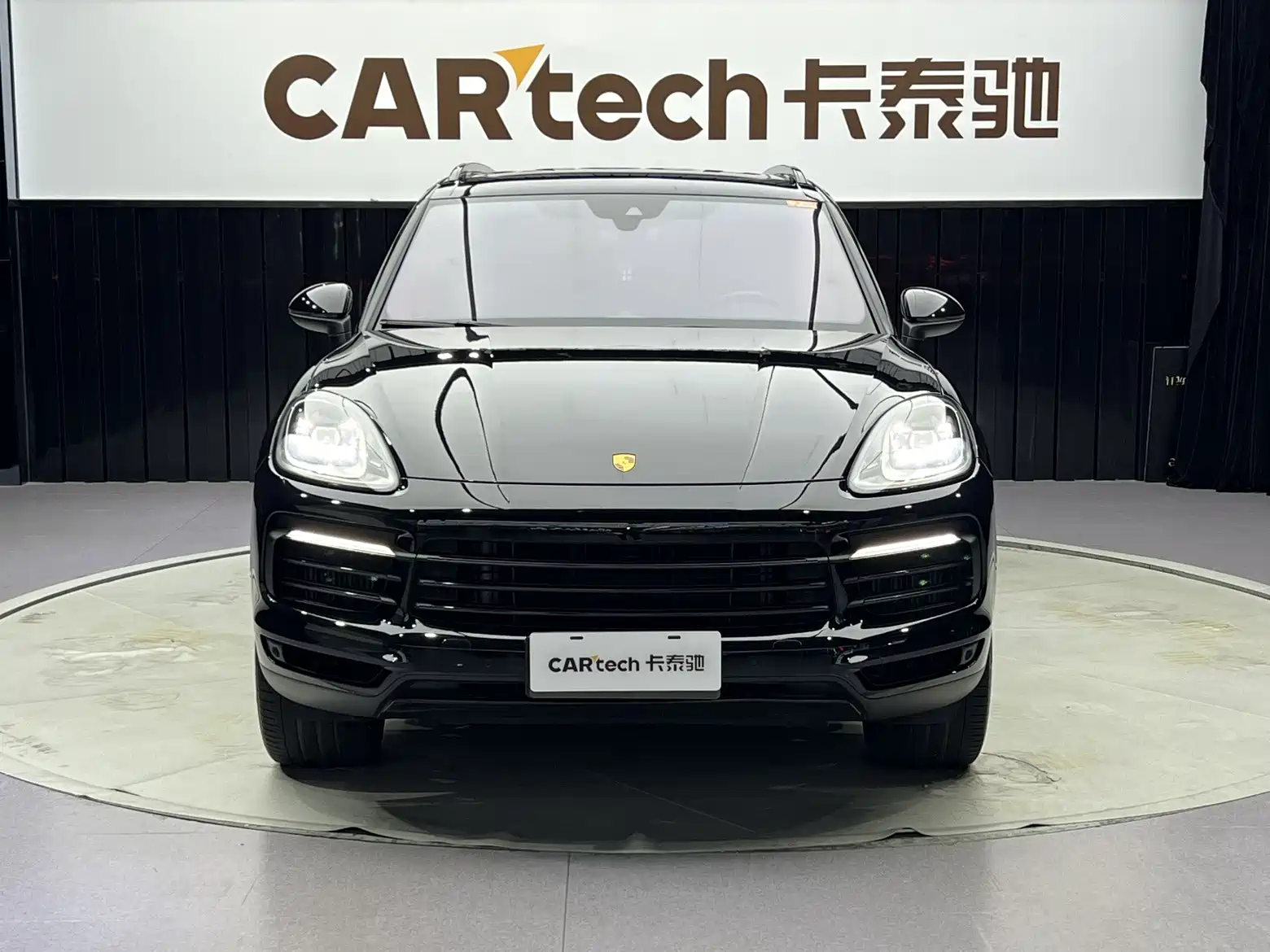 Photo 3 - Porsche Cayenne