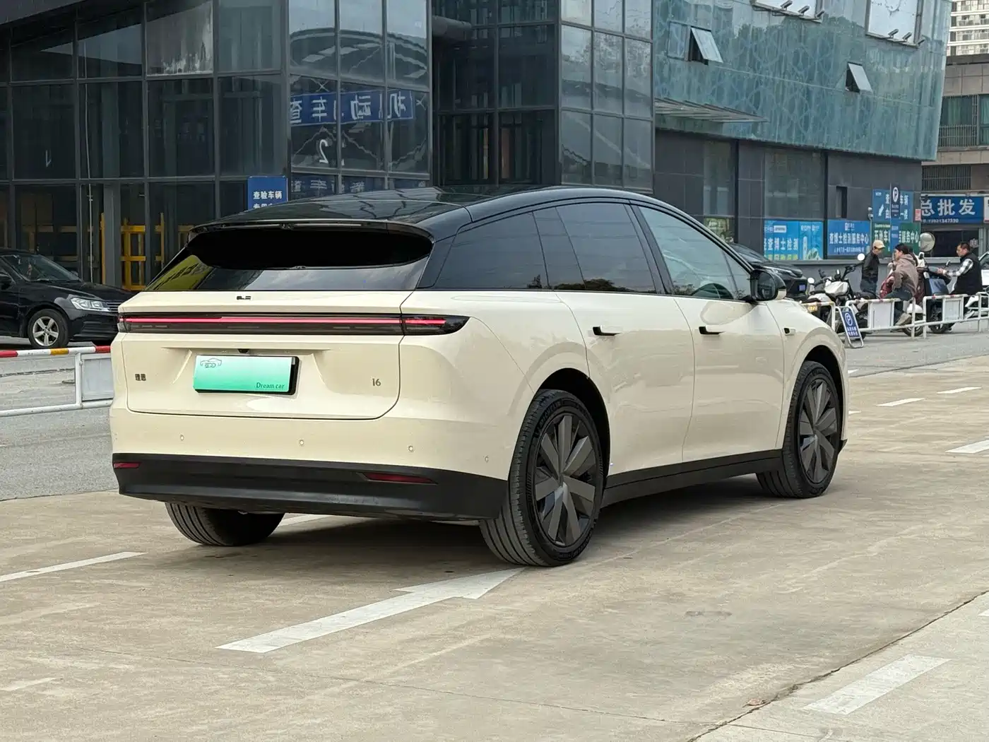 Li Auto i6 2026 2025 4WD Base Model