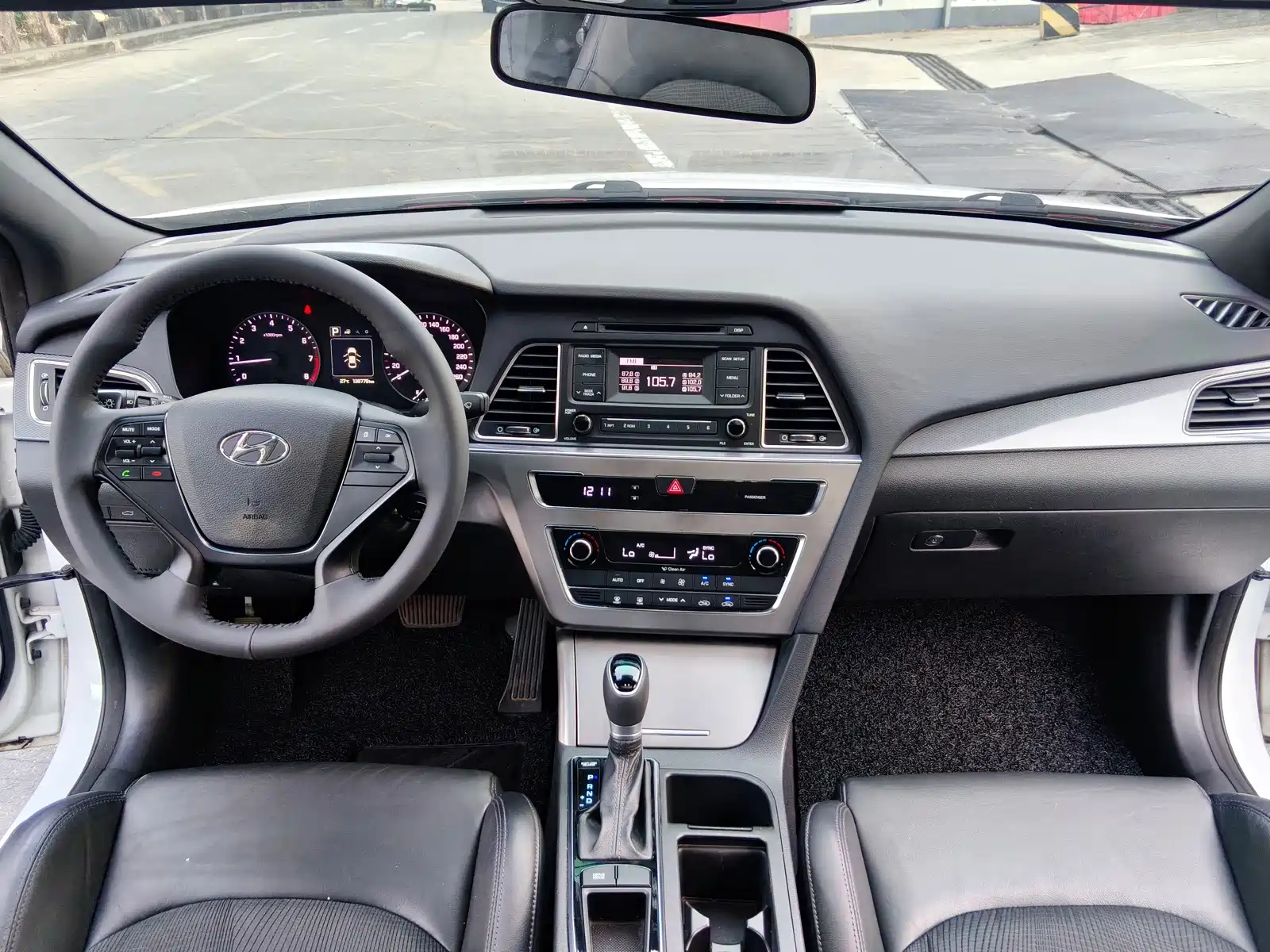 Photo 8 - Hyundai Sonata