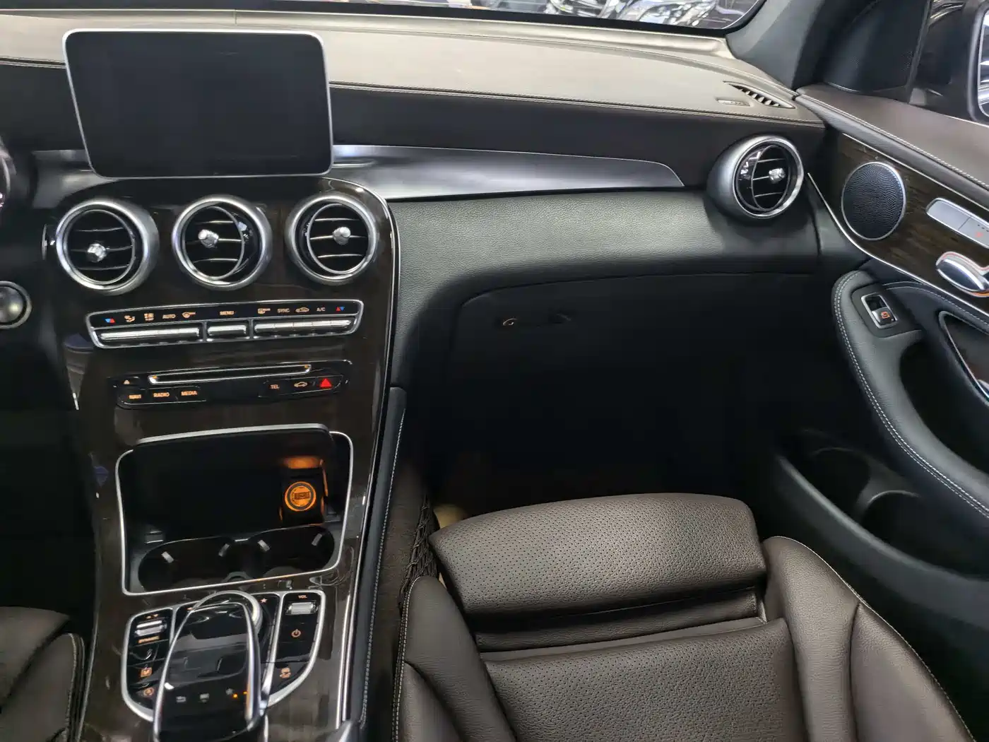 Mercedes-Benz GLC 2018 GLC 260 4MATIC Luxury фото 8