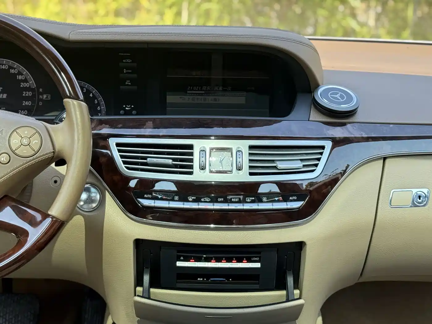 Mercedes-Benz S-Class 2012 S 300 L Luxury Grand Edition фото 8