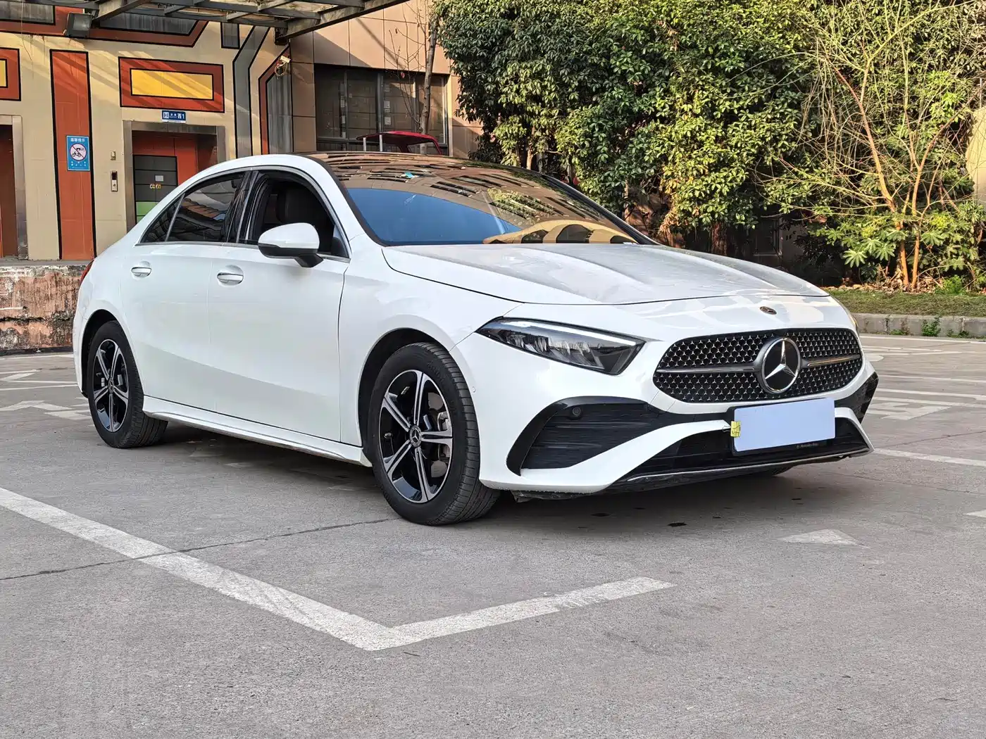Mercedes-Benz A-Class 2024 A 200 L Fashion Edition фото 3