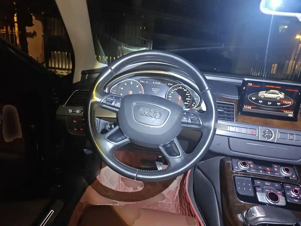 Photo 6 - Audi A8