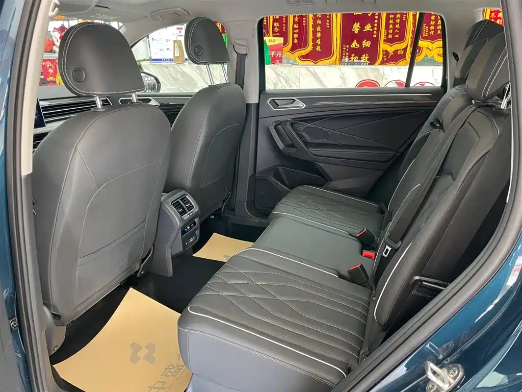 Volkswagen Tiguan L 2022 330TSI Auto 2WD R-Line Premium Edition фото 14