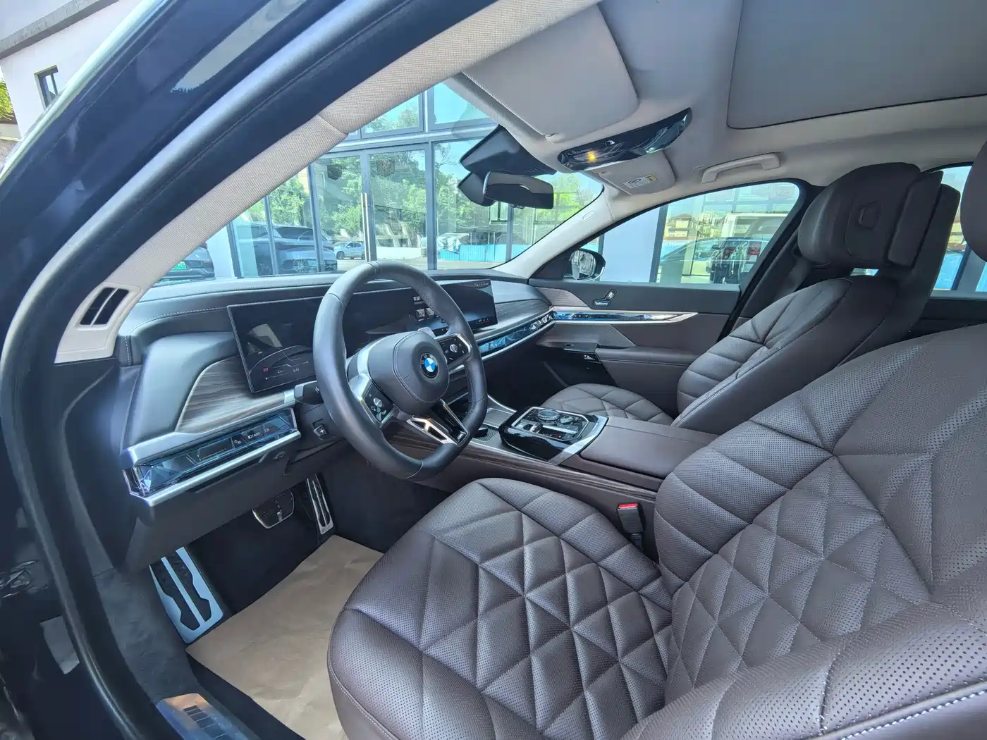 BMW 7 Series 2023 Model 735Li M Sport Package фото 4