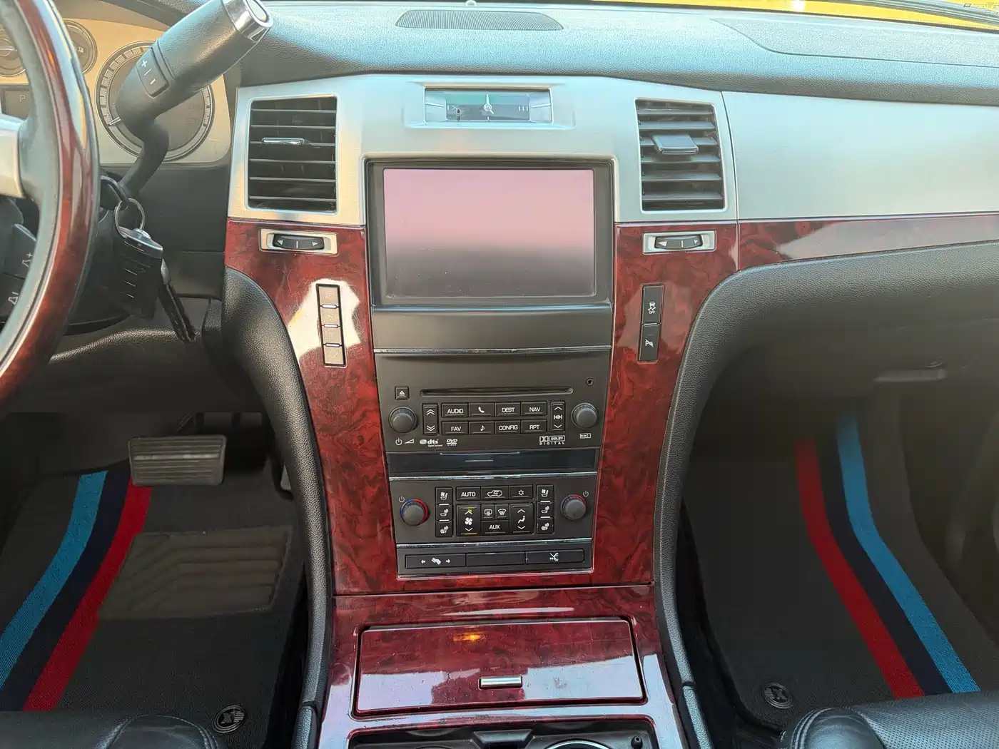 Cadillac Escalade 2010 6.0 Hybrid фото 16