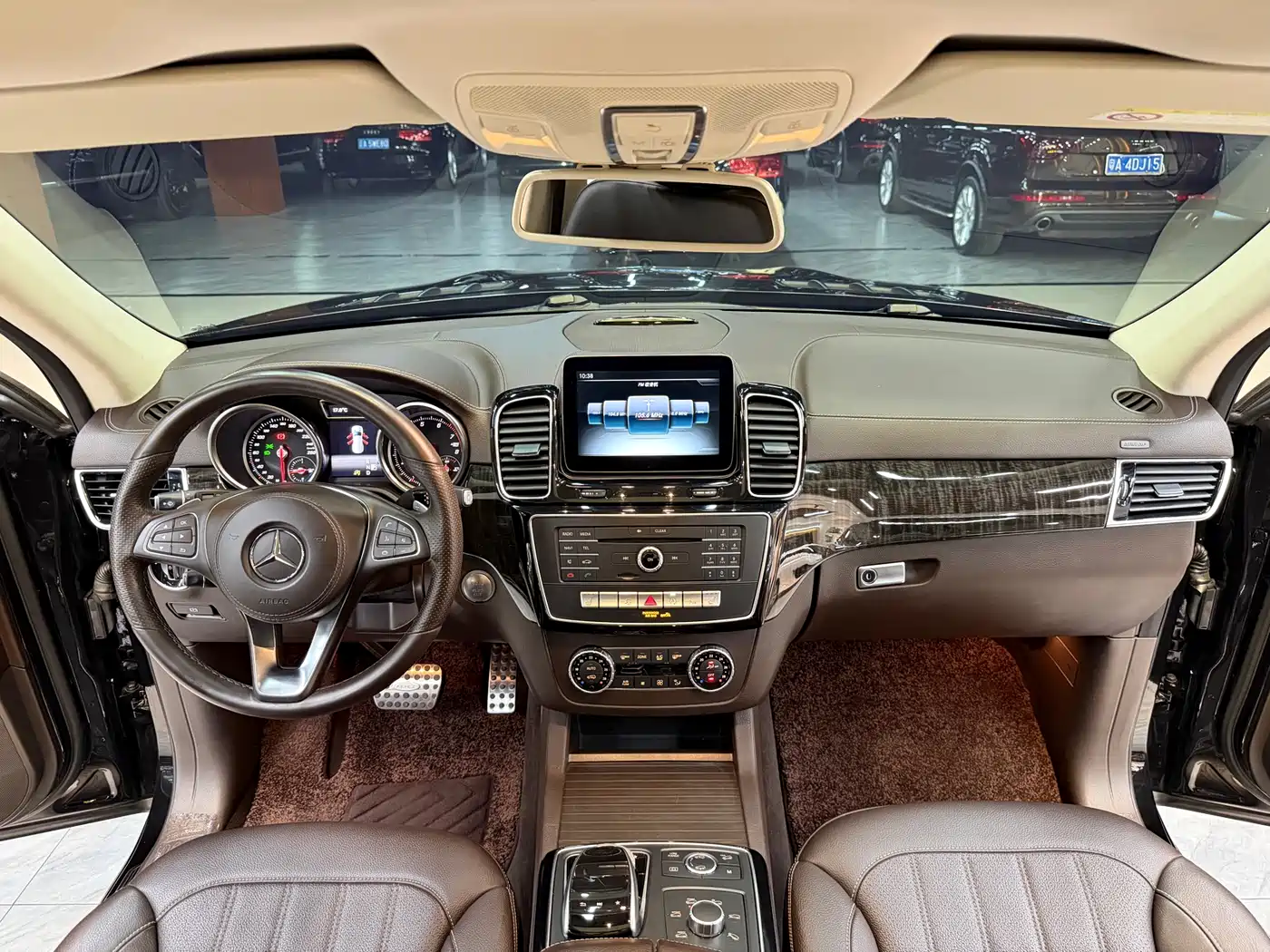 Mercedes-Benz GLS 2018 Facelift GLS 400 4MATIC Luxury фото 15