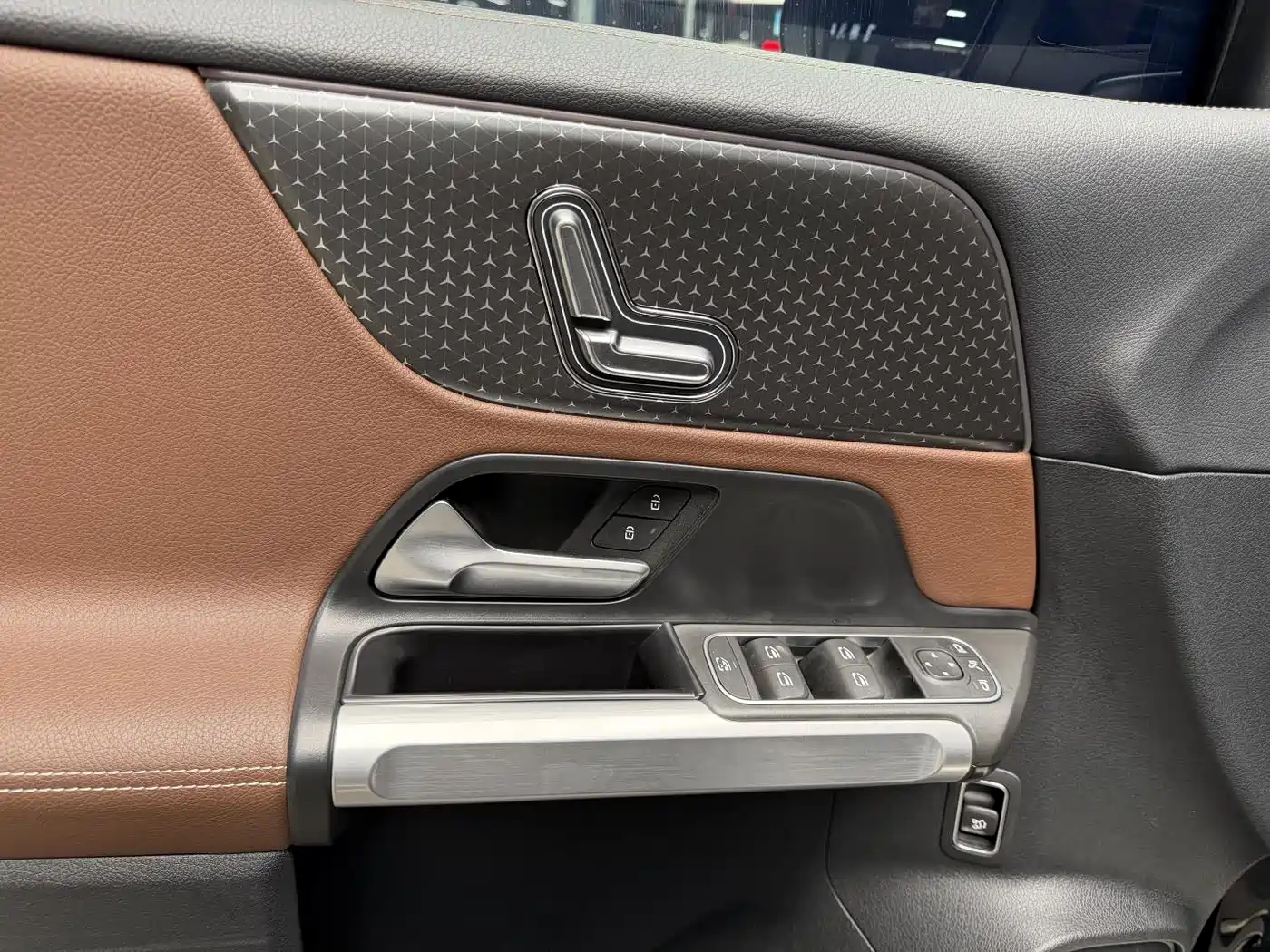 Mercedes-Benz GLB 2024 Facelift GLB 220 Dynamic фото 16