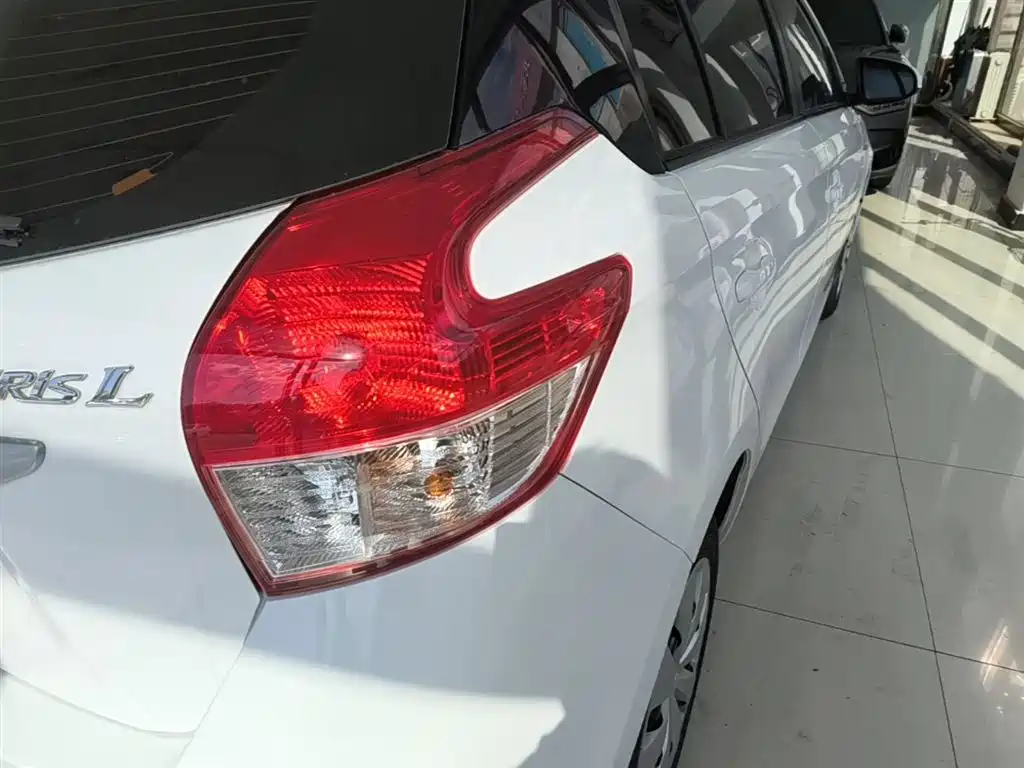 Toyota YARiS L Zhi Xuan 2015 1.5E Auto Charming Edition фото 8